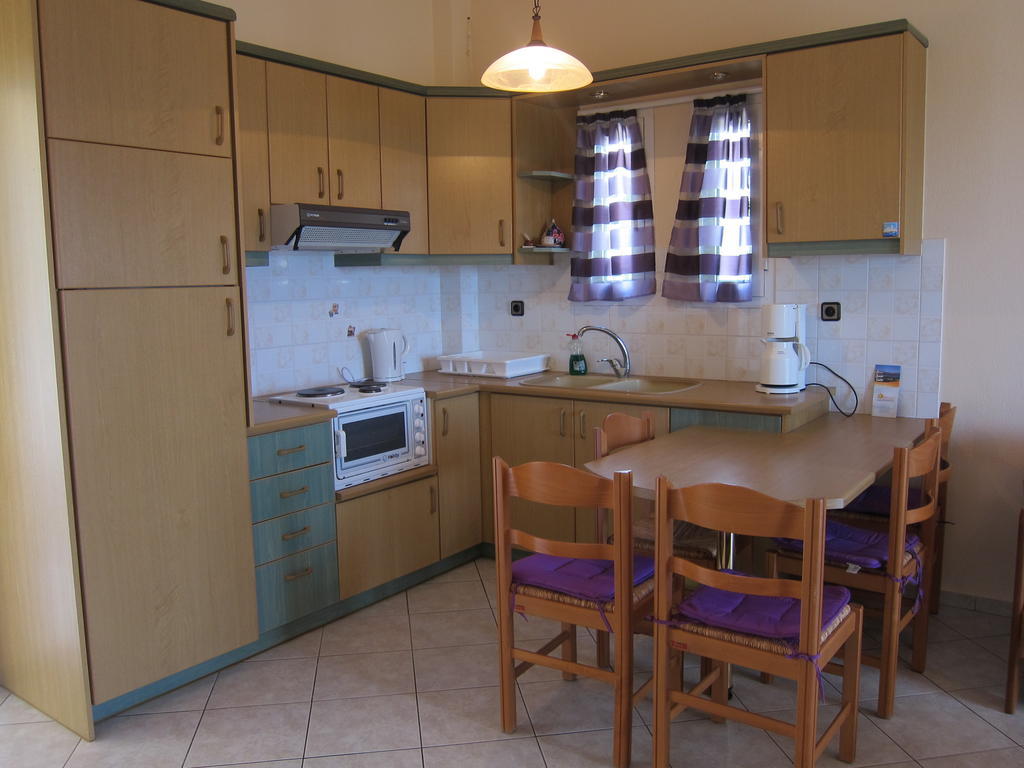 Stelios Apartments Istron Rum bild